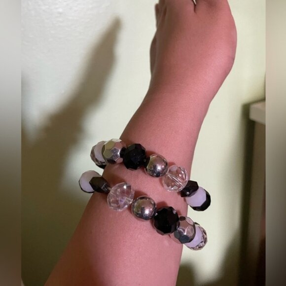 Black silver and white beaded bracelet - Picture 2 of 2